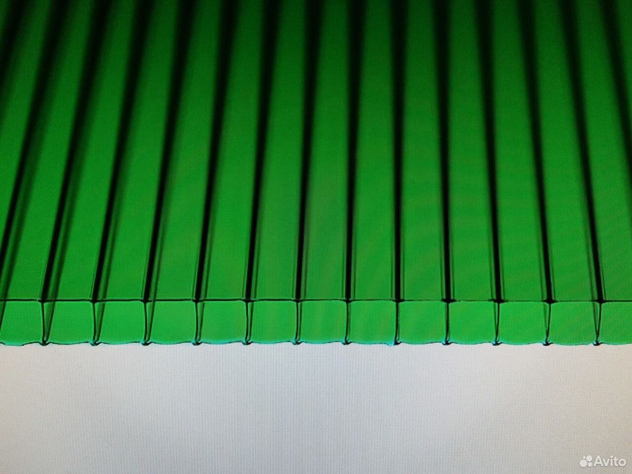 Сотовый поликарбонат Sotalight 10 мм зеленый,2100*12000