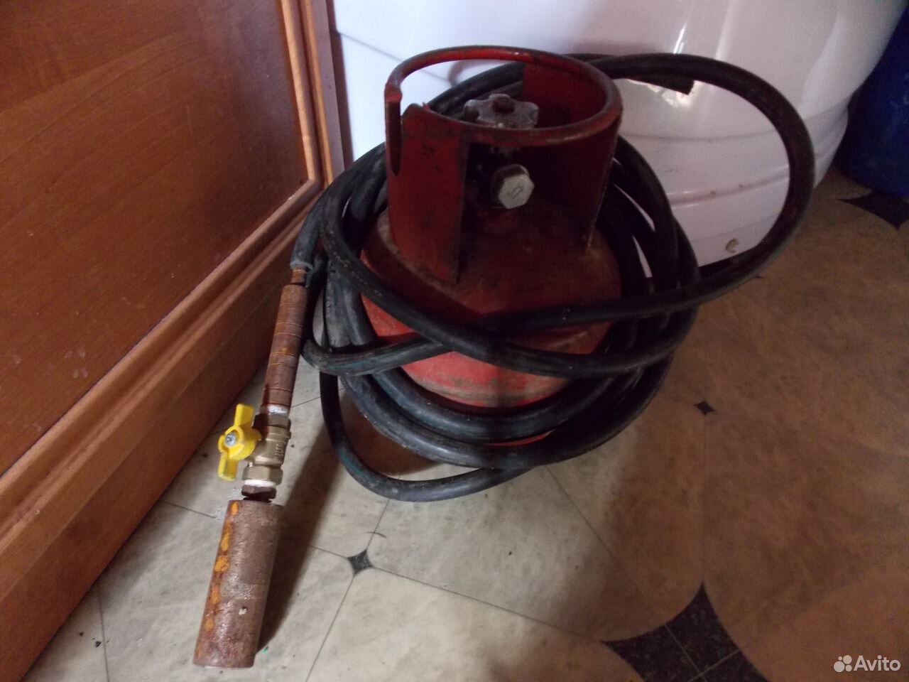 освидетельствование газовых баллонов маркировка. испытание газовых баллонов. оборудование гбо метан 4. Realist pro red 80л купить. вентиль баллона газ 50л.