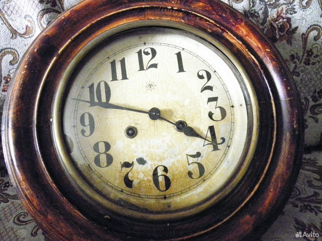 Купить часы на авито в спб. Антикварные часы настенные. Старинные настенные часы литье. Часы настенные до 1917 года. Старинные настенные часы по объявлениям.