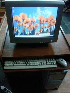 Компьютер монитор стол