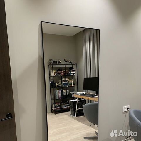 Зеркало в алюминиевой раме