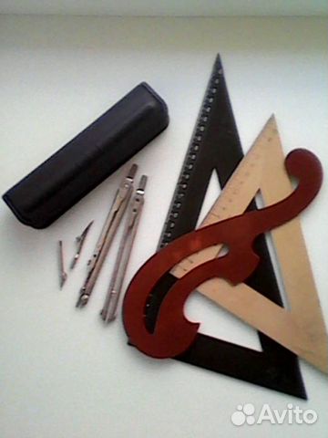 Готовальня, угольники, лекало