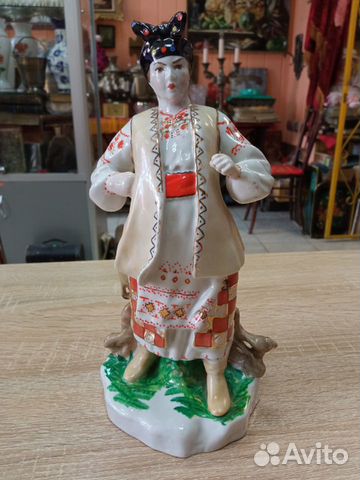 Фарфоровая статуэтка 