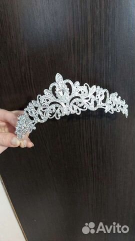 Короны (в комплекте есть серьги)