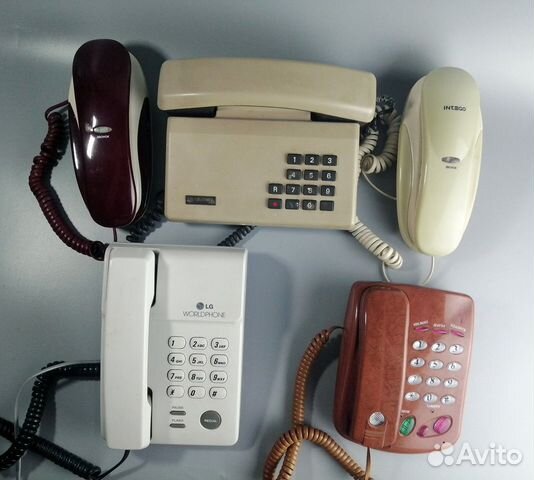 Старые проводные телефоны
