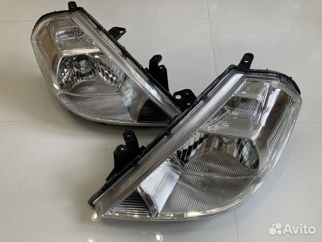 Фара (1шт) Nissan Tiida C11 (2004-2010)