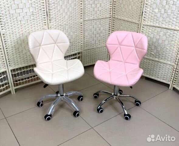 Стул мастера на колёсиках