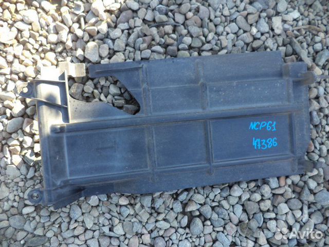 Дефлектор радиатора Toyota Ist NCP61 1NZ-FE 2002/9