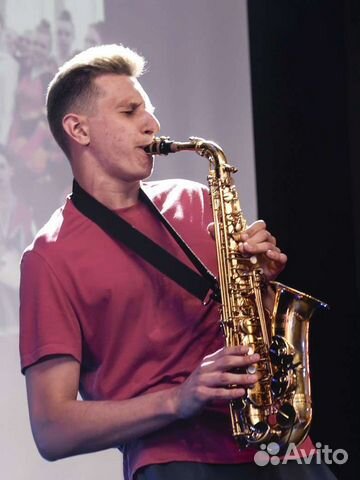 Саксофонист на мероприятие