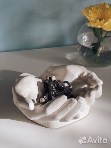 Гипсовые ладони