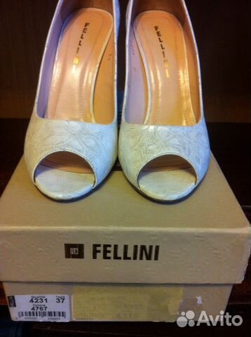 Продам нежные свадебные туфли Fellini