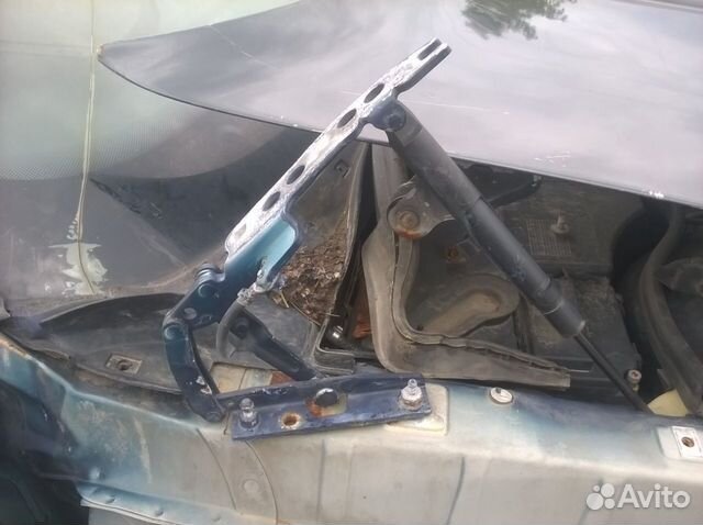 Петля капота BMW E38