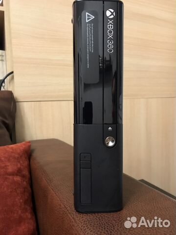 Xbox 360 500 Gb с 2 джойстиками и играми