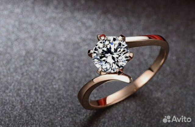 Золотое кольцо с бриллиантом Золотое кольцо с бриллиантом