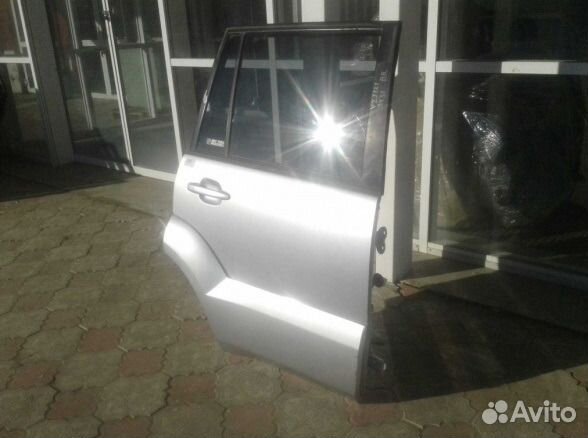 Дверь задняя правая Toyota Ladn Cruiser 120 Дверь задняя правая Toyota Ladn Cruiser 120