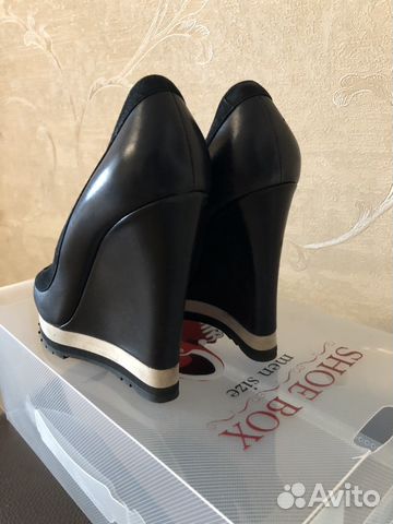 Обувь на танкетке