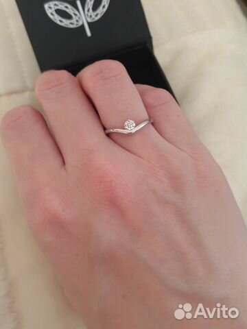 Золотое кольцо с бриллиантом Золотое кольцо с бриллиантом