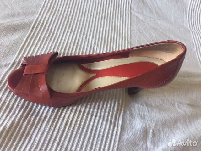 Босоножки красные. Р. 37
