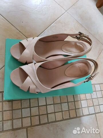 Босоножки Clarks нубук бежевые / нюд Босоножки Clarks нубук бежевые / нюд