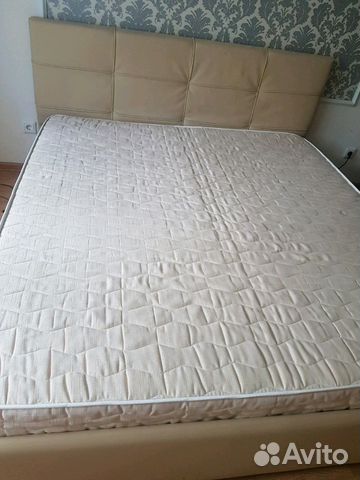 Кровать с подъемным механизмом и ортопедическим ма