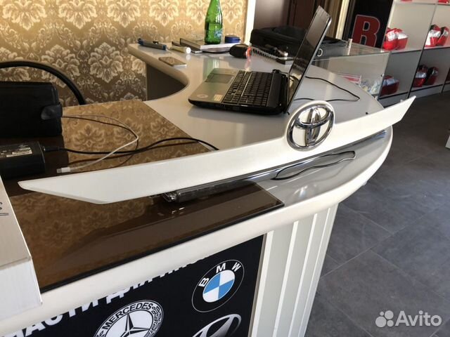 Хром накладка на багажник на Toyota Camry V55 (бел