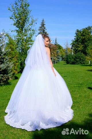 Продам свадебное платье со шлейфом Продам свадебное платье со шлейфом