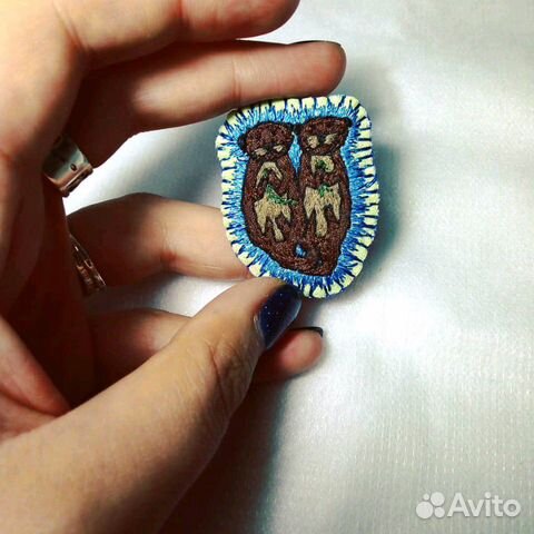 Броши, брелки из бисера,визитницы, чехлы на шнурке