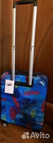 Новый чемодан American Tourister Wavebreaker S Новый чемодан American Tourister Wavebreaker S