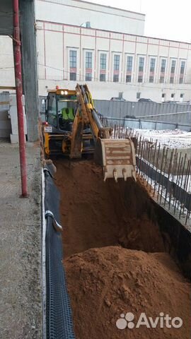 Экскаватор-погрузчик JCB 3в1