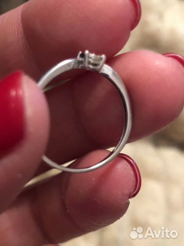 Золотое кольцо с бриллиантом Золотое кольцо с бриллиантом