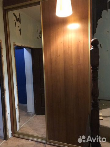 Шкаф купе с зеркальной дверью