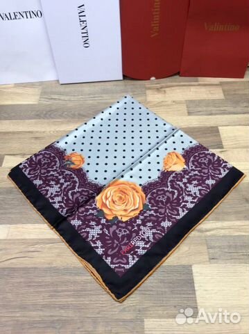 Новый женский шёлковый платок Valentino Новый женский шёлковый платок Valentino
