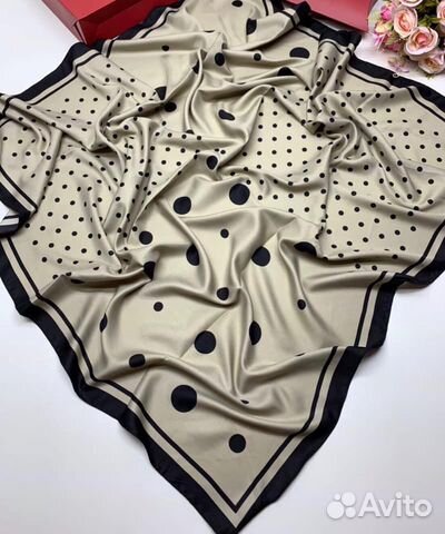 Платки женские 90/90 см шелк. Горох Платки женские 90/90 см шелк. Горох