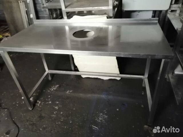 Стол из нержавейки отверстием 1520/700 Стол из нержавейки отверстием 1520/700