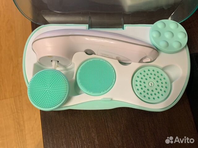 Аппарат для чистки и уходу за лицом