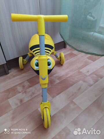 yellow scuttlebug