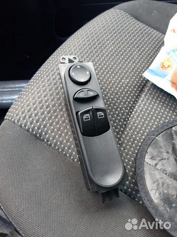 Блок кнопок стеклоподьемника на мерседес 639