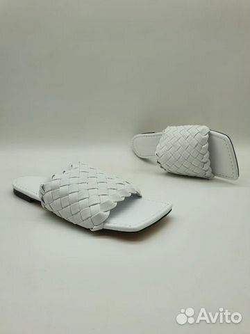 Шлепки Bottega Veneta белые кожаные