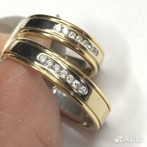 Золотое обручальное кольцо с бриллиантами