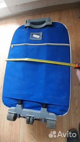 Чемодан на колесиках