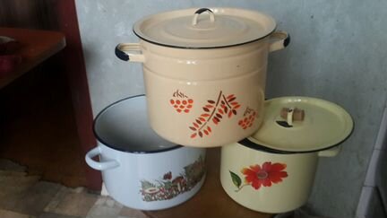 Кастрюли,ведро эмалерованные и аллюминевые,вилки