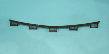 Направляющая переднего бампера Mercedes Benz W221