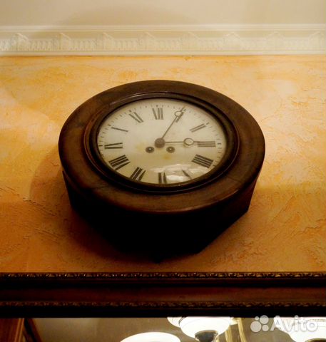 Антикварные настенные часы 