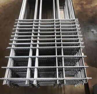 Плоский каркас из арматуры с переменным шагом