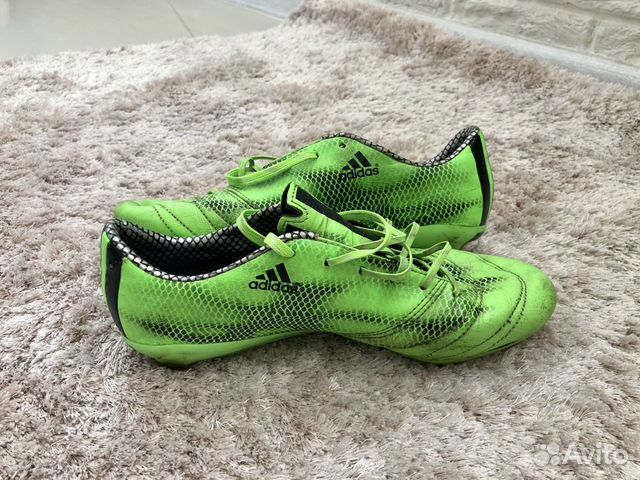Футбольные бутсы adidas