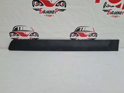 Накладка на заднюю дверь LADA Largus 2012- г. в