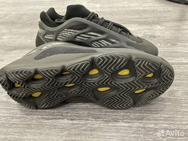 Кроссовки adidas Yeezy 700 V3 «Azael»