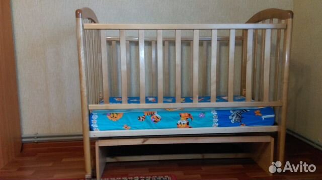 Детская кроватка с поперечным маятником Алита