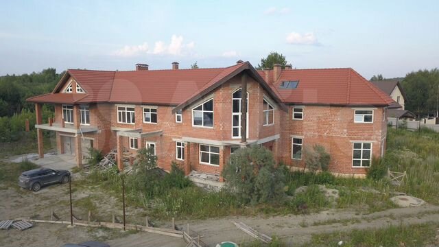 Коттедж 720 м² на участке 42 сот.