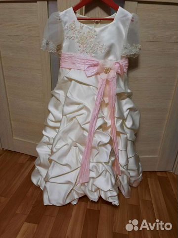 Нарядное платье для девочки 134-140